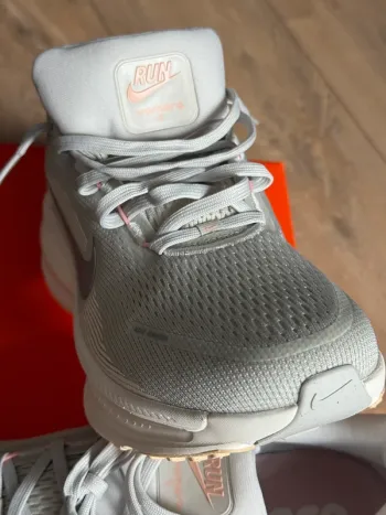Tweedehands Nike Vomero 18 bike — afbeelding 6 van 9
