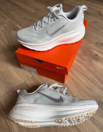Tweedehands Nike Vomero 18 Running Shoes