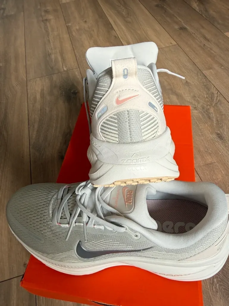 Tweedehands Nike Vomero 18 bike — afbeelding 4 van 9