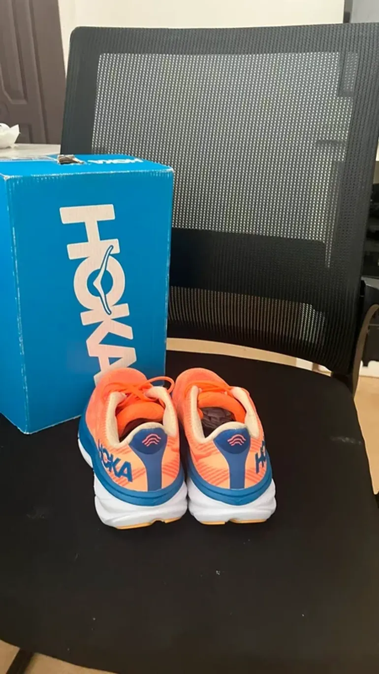 Used Hoka Shoes Size 41 bike — image 4 of 6