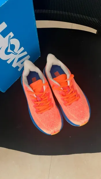 Used Hoka Shoes Size 41 bike — image 3 of 6