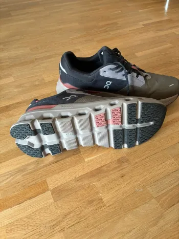 Used On Running Cloudrunner 2 Waterproof bike — image 2 of 3