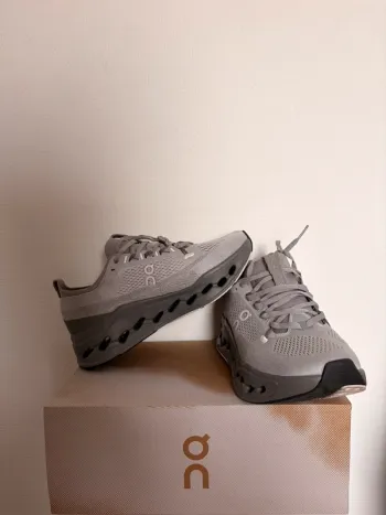 Käytetty On Running Cloudsurfer Max Running Shoes