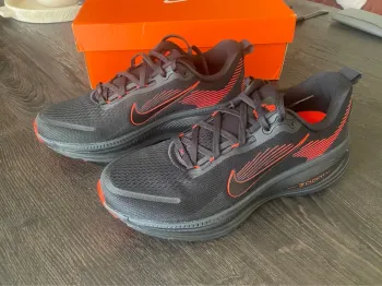 Used Nike Vomero Zoom 18 Running Shoes