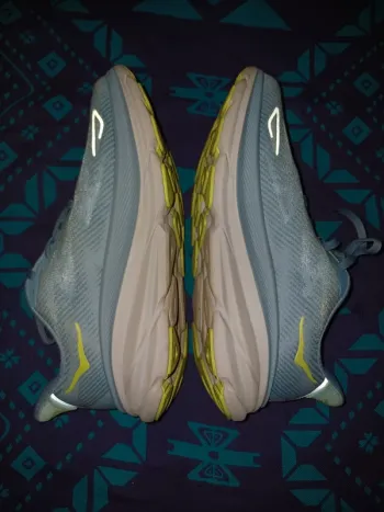Hoka Clifton bike d'occasion — image 4 sur 7