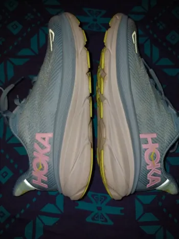Hoka Clifton bike d'occasion — image 2 sur 7
