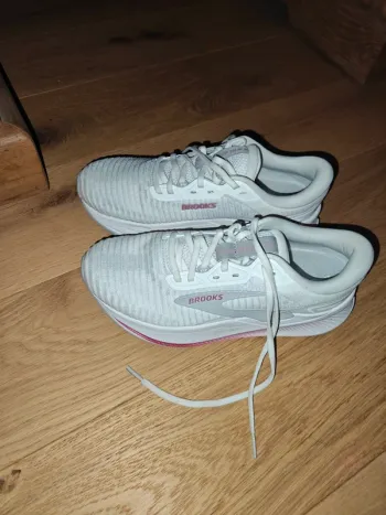 Used Brooks Revel Max Running Shoes