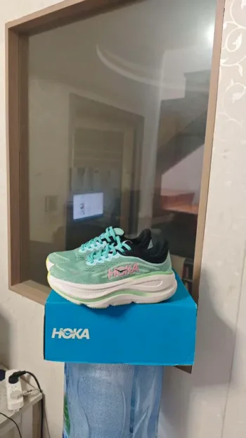 Hoka Chaussure taille 37 Running Shoes d'occasion