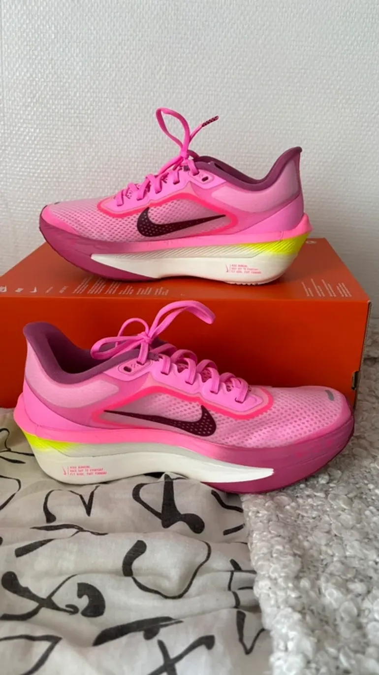 Used Nike Zoom Fly 6 bike — image 2 of 5