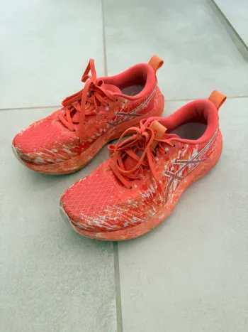 Used Asics Noosa Tri 16 Running Shoes