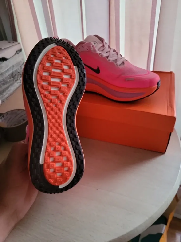 Used Nike Vomero Plus bike — image 3 of 5