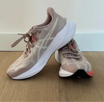 Used Asics Dynablast 5 Running Shoes