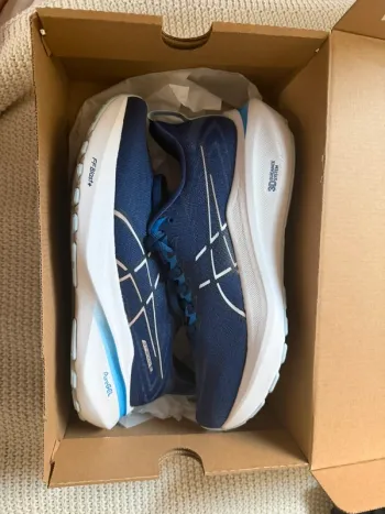 Used Asics GT-2000 13 Running Shoes