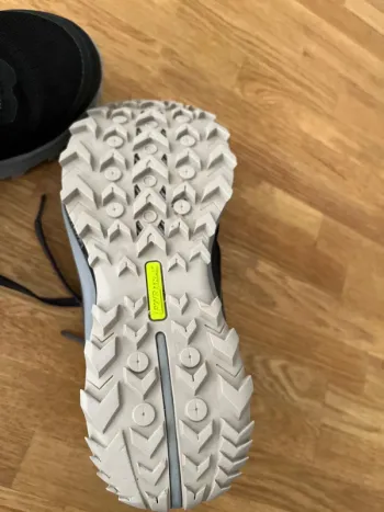 Used Saucony Trail Running Shoes bike — image 3 of 6