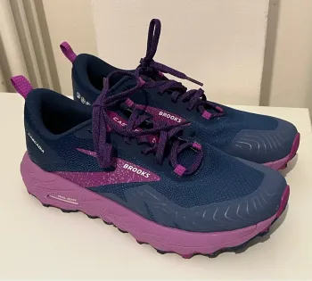 Käytetty Brooks Cascadia 17 Running Shoes