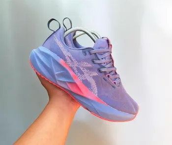 Used Asics Novablast 5 Running Shoes