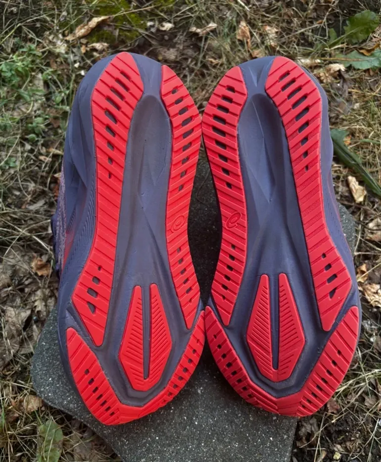 Käytetty Asics Novablast 5 bike — kuva 5 / 7