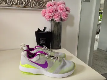 Gebrauchtes Nike Schuhe Größe 39 Running Shoes
