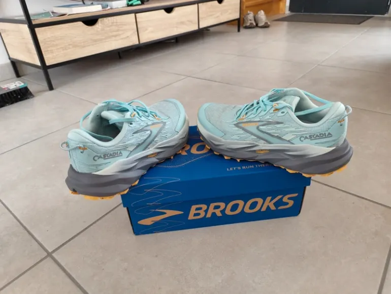 Used Brooks Cascadia 19 bike — image 4 of 5