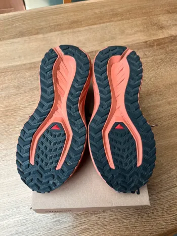 Used Salomon Trailrunning Shoes bike — image 4 of 5