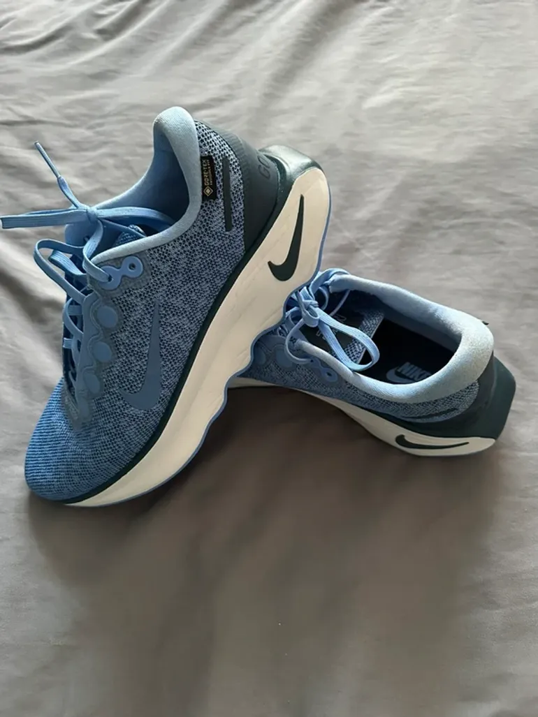 Used Nike Motiva Gore-Tex bike — image 2 of 4