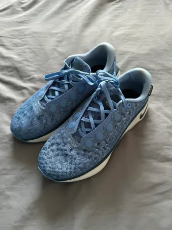 Used Nike Motiva Gore-Tex Running Shoes