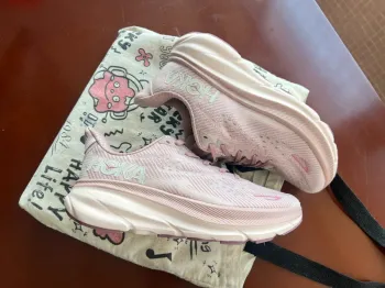 Used Rose Hoka Chaussures Taille 42 bike — image 3 of 4