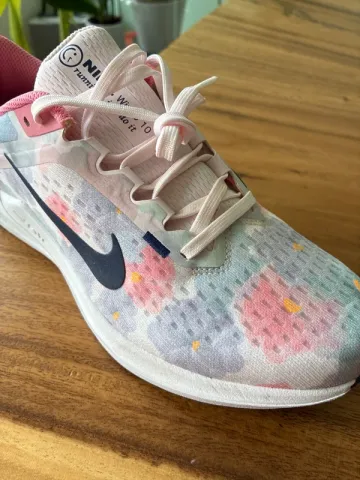 Used Nike Running Shoes Size 38.5 bike — image 3 of 3