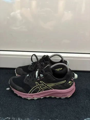 Used Mizuno Trabuco Terra 2 Running Shoes