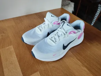 Used Rose Nike Baskets Running Shoes