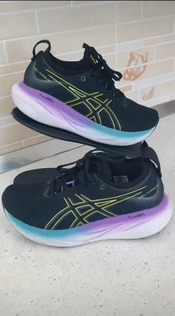 Used Asics Gel Nimbus 25 Running Shoes