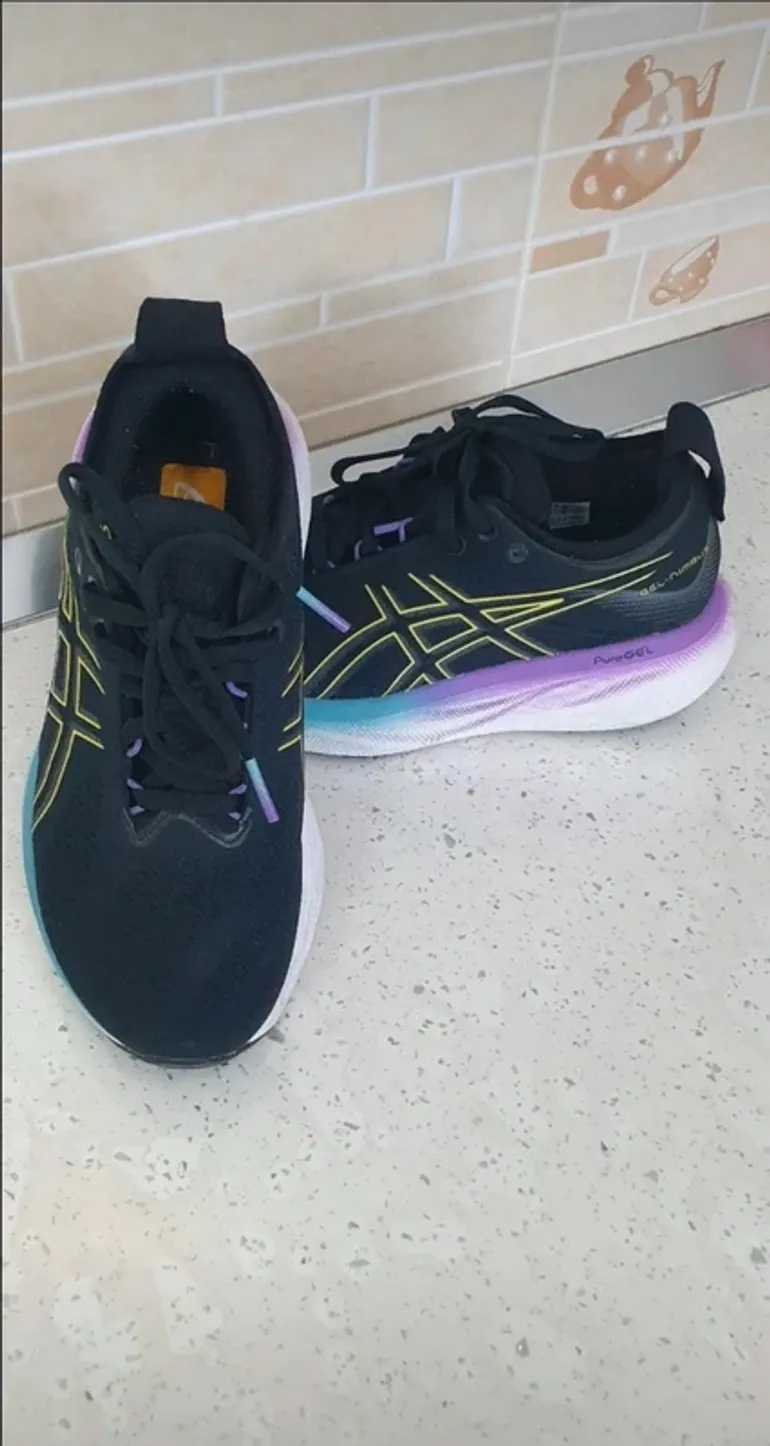Used Asics Gel Nimbus 25 bike — image 2 of 10