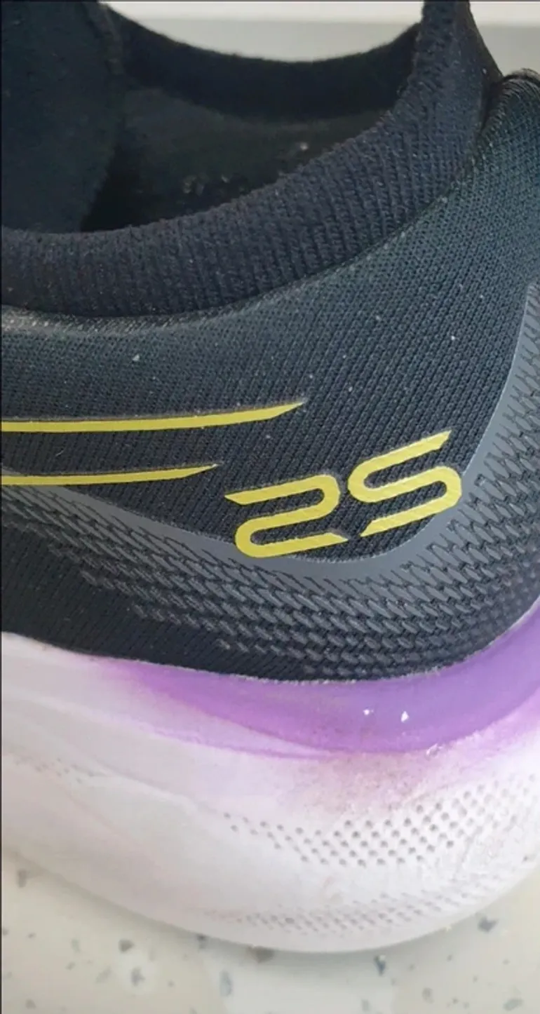Used Asics Gel Nimbus 25 bike — image 8 of 10