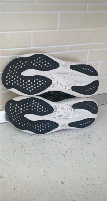 Used Asics Gel Nimbus 25 bike — image 9 of 10