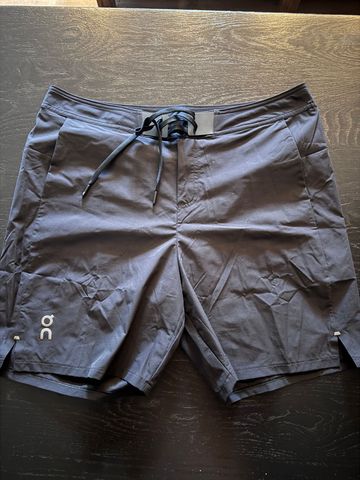 On Running Running Performance Hybrid Short Running Clothing usato