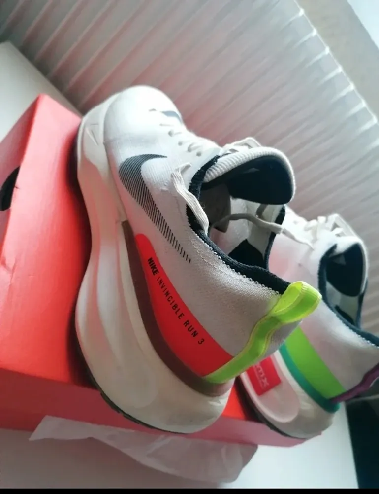 Used Nike ZoomX Invincible Run 3 bike — image 10 of 10