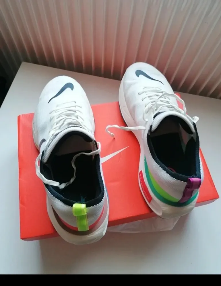 Used Nike ZoomX Invincible Run 3 bike — image 7 of 10