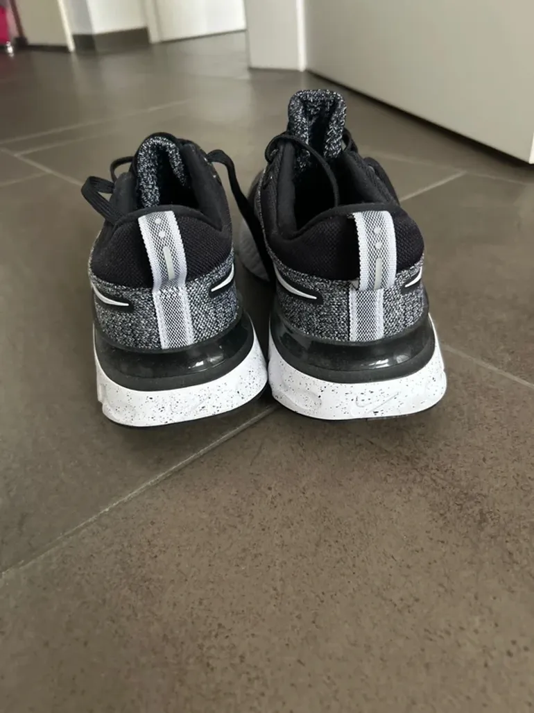 Used Nike React Infinity Flyknit bike — image 2 of 6