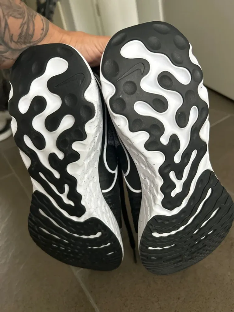 Used Nike React Infinity Flyknit bike — image 3 of 6