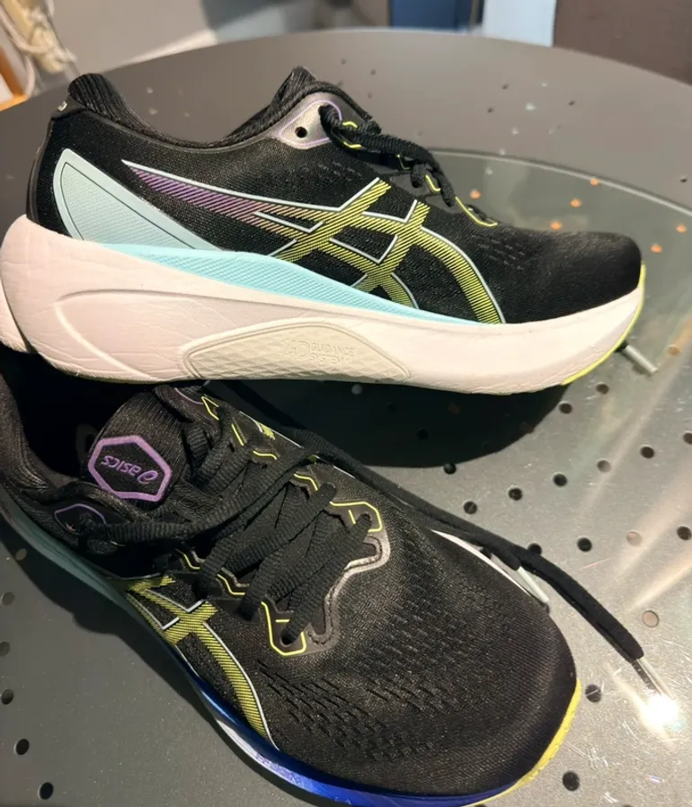 Tweedehands Asics Gel Kayano 30 bike — afbeelding 3 van 7