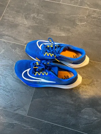 Used Nike Zoom Racer fly 5 Running Shoes