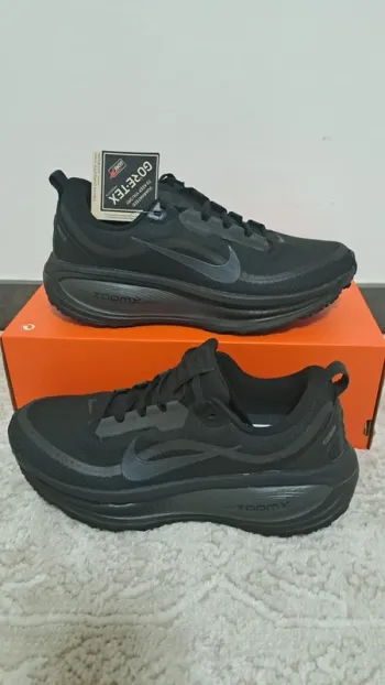 Used Nike Zoom Vomero GTX Running Shoes