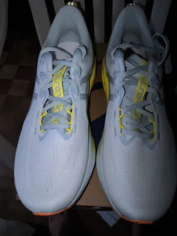 Used Asics NovaBlast 5 Running Shoes