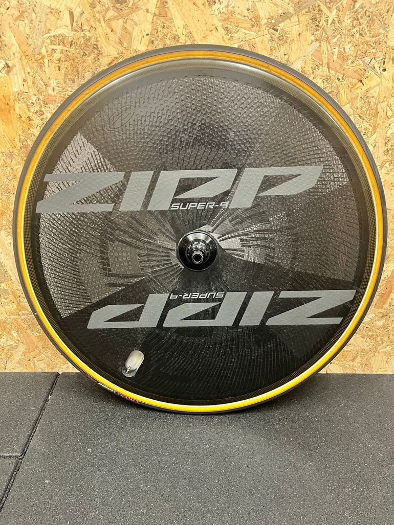Brugt Zipp Super-9 Disc Wheel 2022 bike — billede 3 af 5