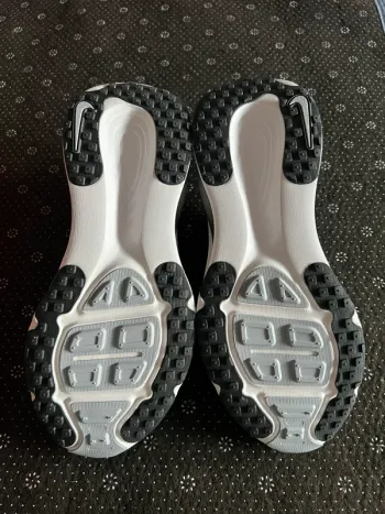 Used Nike Vomero 18 bike — image 5 of 5