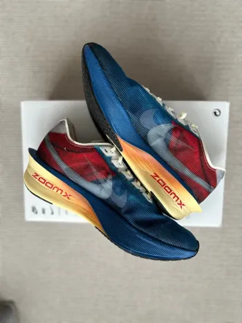 Used Nike ZoomX Vaporfly Next% 4 bike — image 3 of 7
