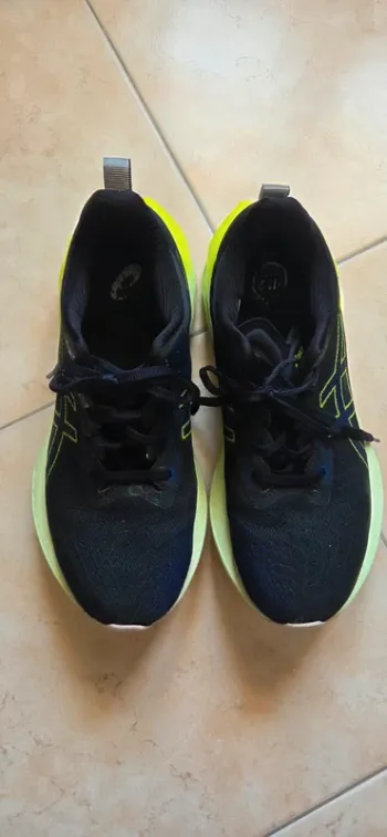 Asics Novablast 3 Running Shoes de segunda mano