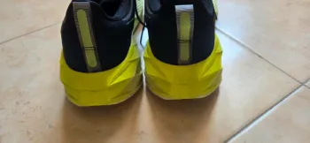 Tweedehands Asics Novablast 3 bike — afbeelding 3 van 6