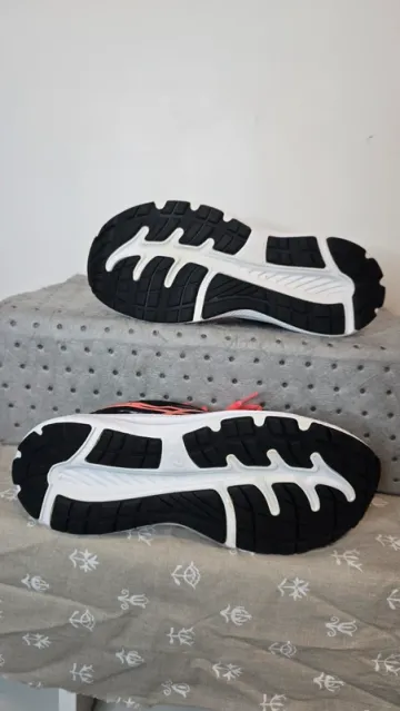 Asics Contend 8 GS bike usato — immagine 8 di 8