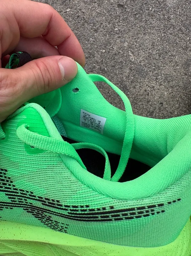 Tweedehands Asics Novablast 5 bike — afbeelding 4 van 6
